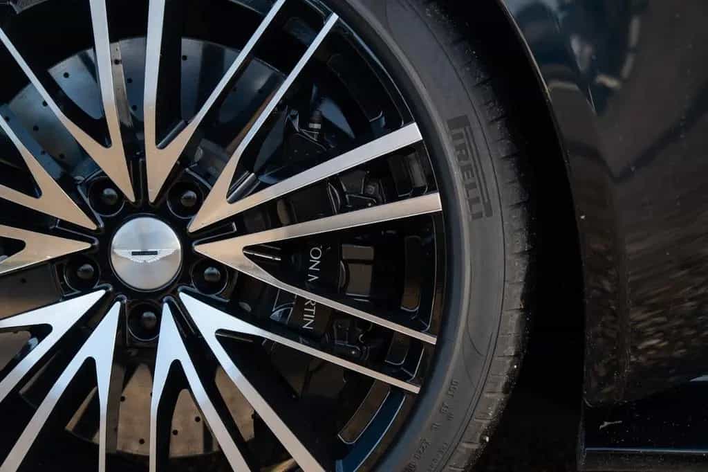 Aston Martin DBS 5.2 V12 11/2019-photo-9