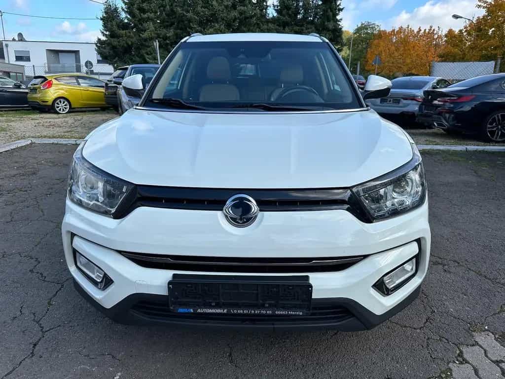 Ssangyong Tivoli 1.6 SAPPHIRE *Automatik+Leder+Navi+Kamera 07/2018-photo-1