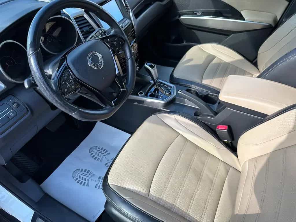 Ssangyong Tivoli 1.6 SAPPHIRE *Automatik+Leder+Navi+Kamera 07/2018-photo-10