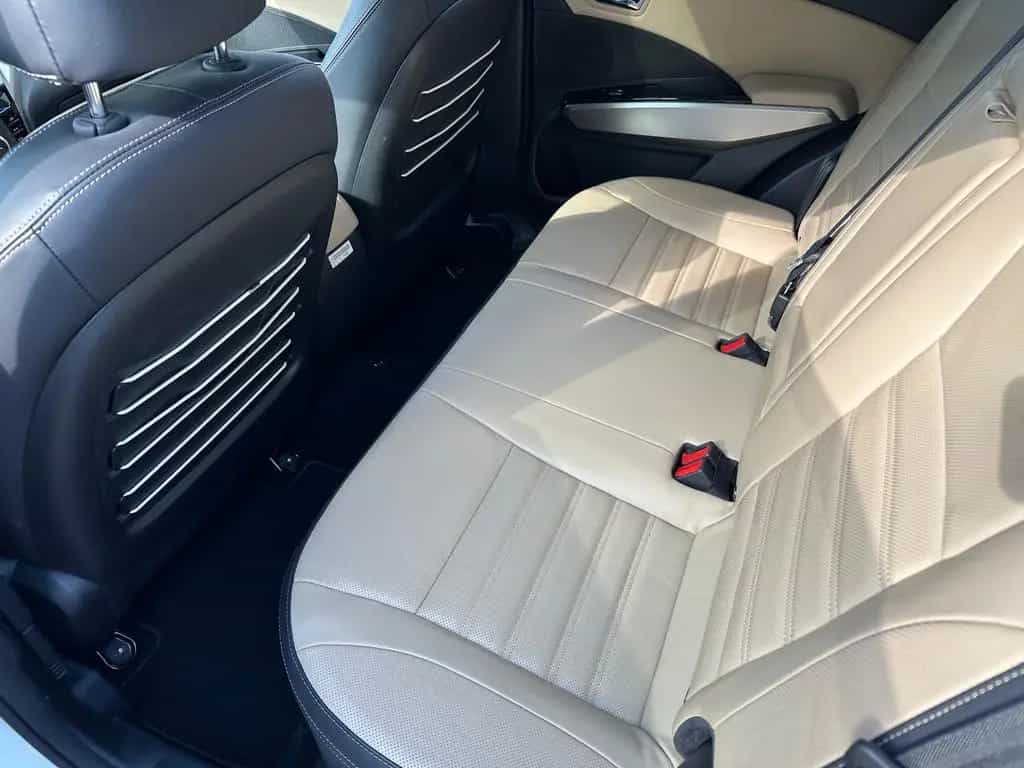 Ssangyong Tivoli 1.6 SAPPHIRE *Automatik+Leder+Navi+Kamera 07/2018-photo-11