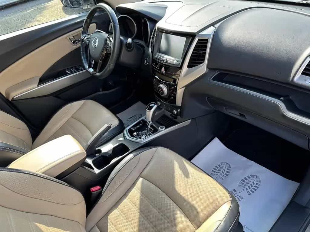 Ssangyong Tivoli 1.6 SAPPHIRE *Automatik+Leder+Navi+Kamera 07/2018-photo-12