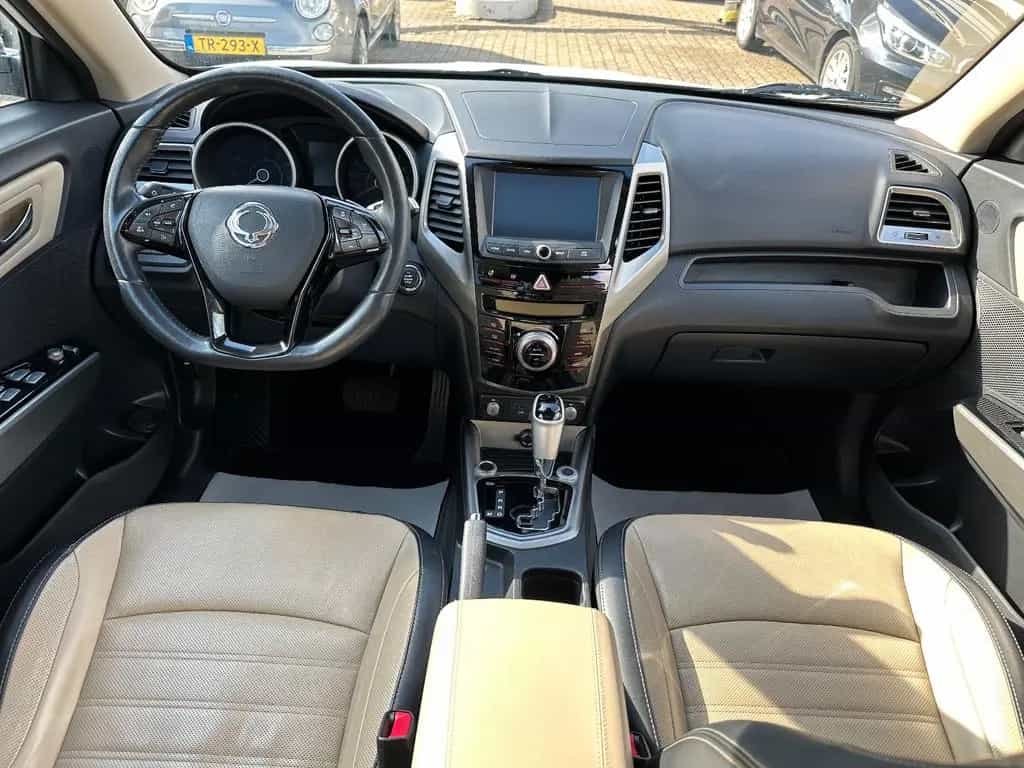 Ssangyong Tivoli 1.6 SAPPHIRE *Automatik+Leder+Navi+Kamera 07/2018-photo-14