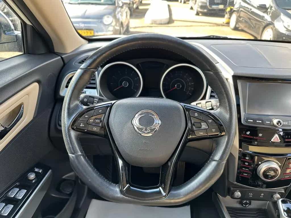 Ssangyong Tivoli 1.6 SAPPHIRE *Automatik+Leder+Navi+Kamera 07/2018-photo-15