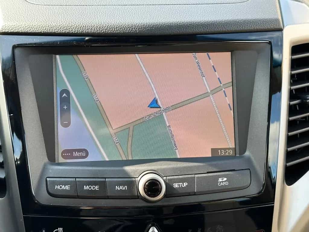 Ssangyong Tivoli 1.6 SAPPHIRE *Automatik+Leder+Navi+Kamera 07/2018-photo-16