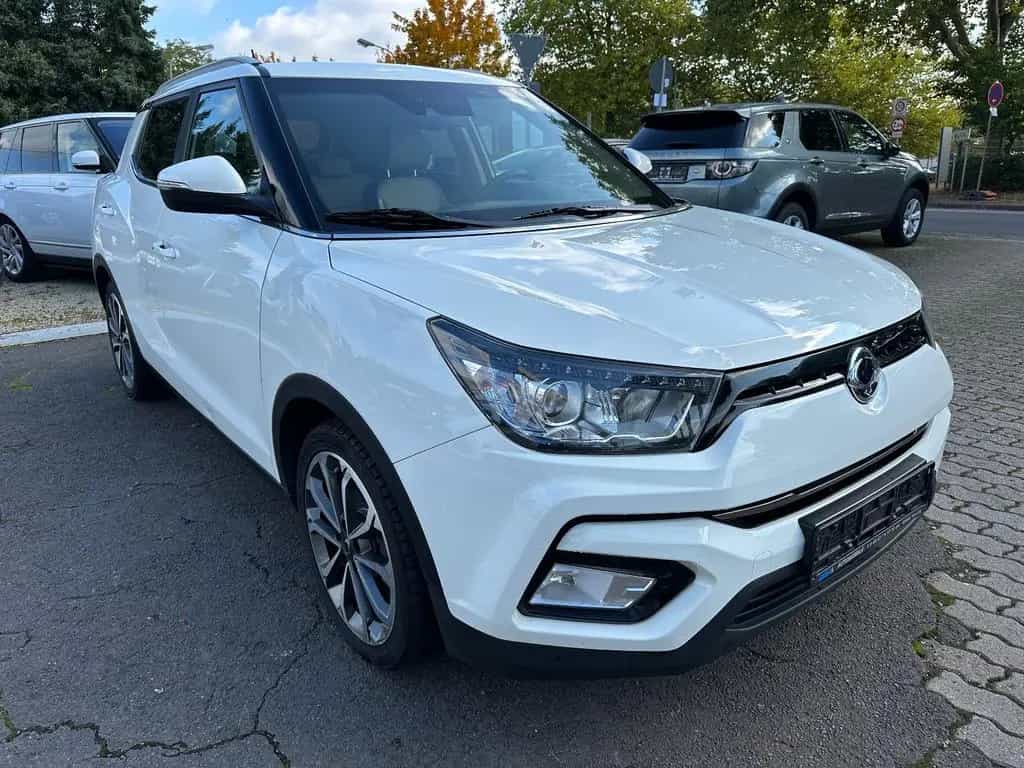 Ssangyong Tivoli 1.6 SAPPHIRE *Automatik+Leder+Navi+Kamera 07/2018-photo-2