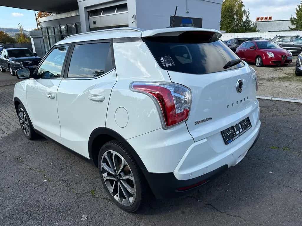 Ssangyong Tivoli 1.6 SAPPHIRE *Automatik+Leder+Navi+Kamera 07/2018-photo-6
