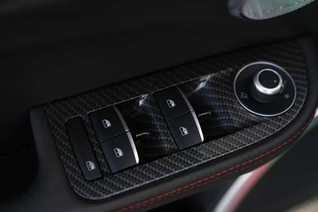 Alfa Romeo Giulia Quadrifoglio 2.9 *Bi-XENON*CARBON*SPARCO* 04/2022-photo-24