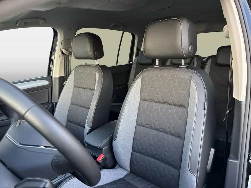 Volkswagen Touran Comfortline 1,5 l TSI Navigation ACC Rück 07/2025-photo-17