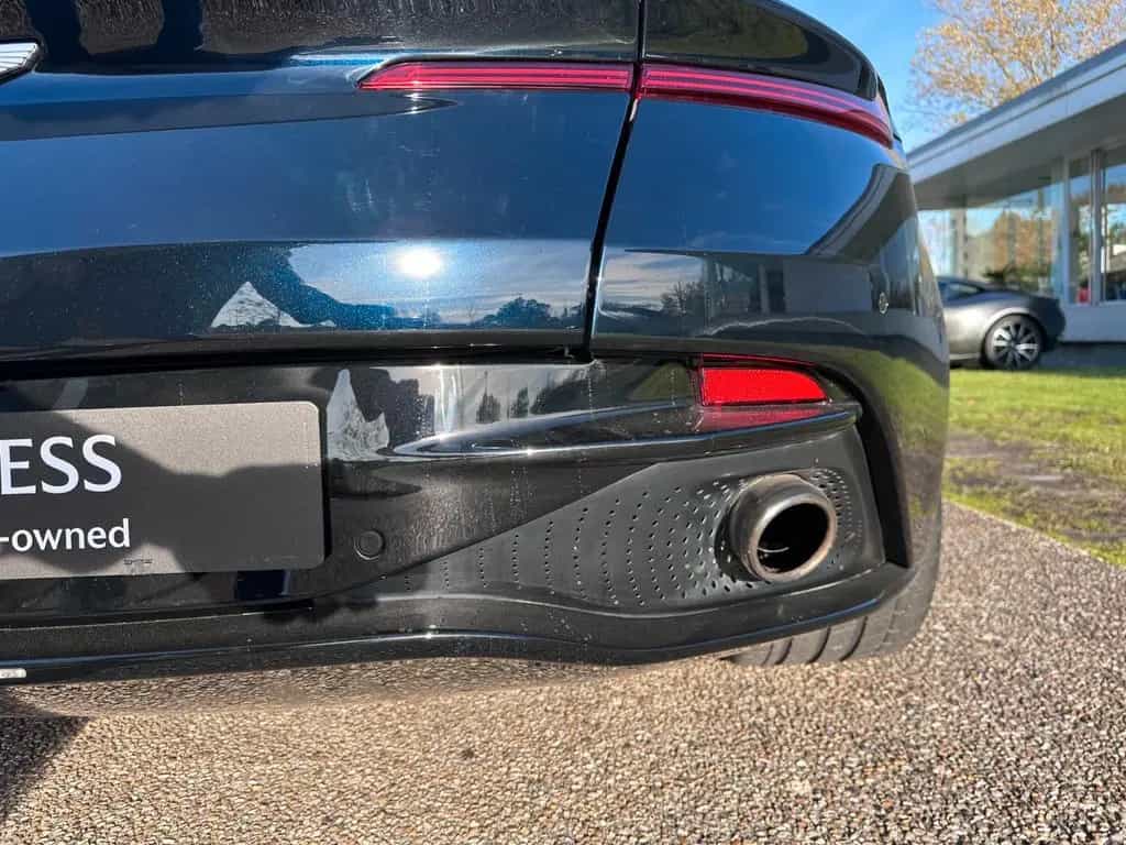 Aston Martin DB11 5.2 V12 AMR 03/2017-photo-11