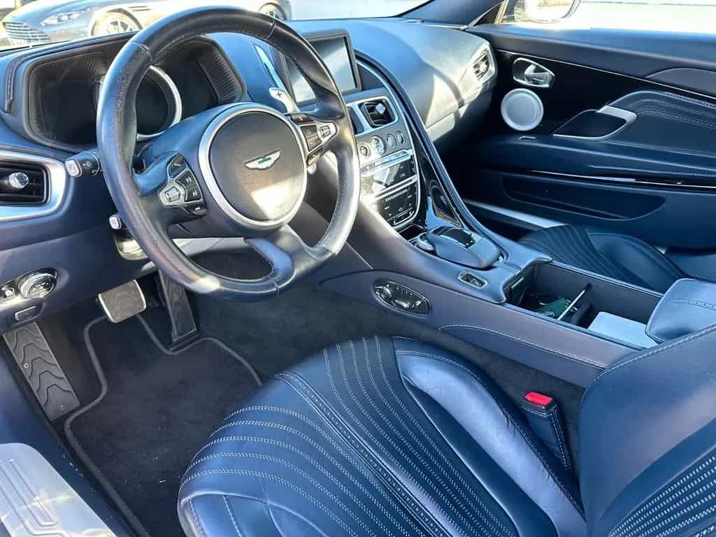 Aston Martin DB11 5.2 V12 AMR 03/2017-photo-12