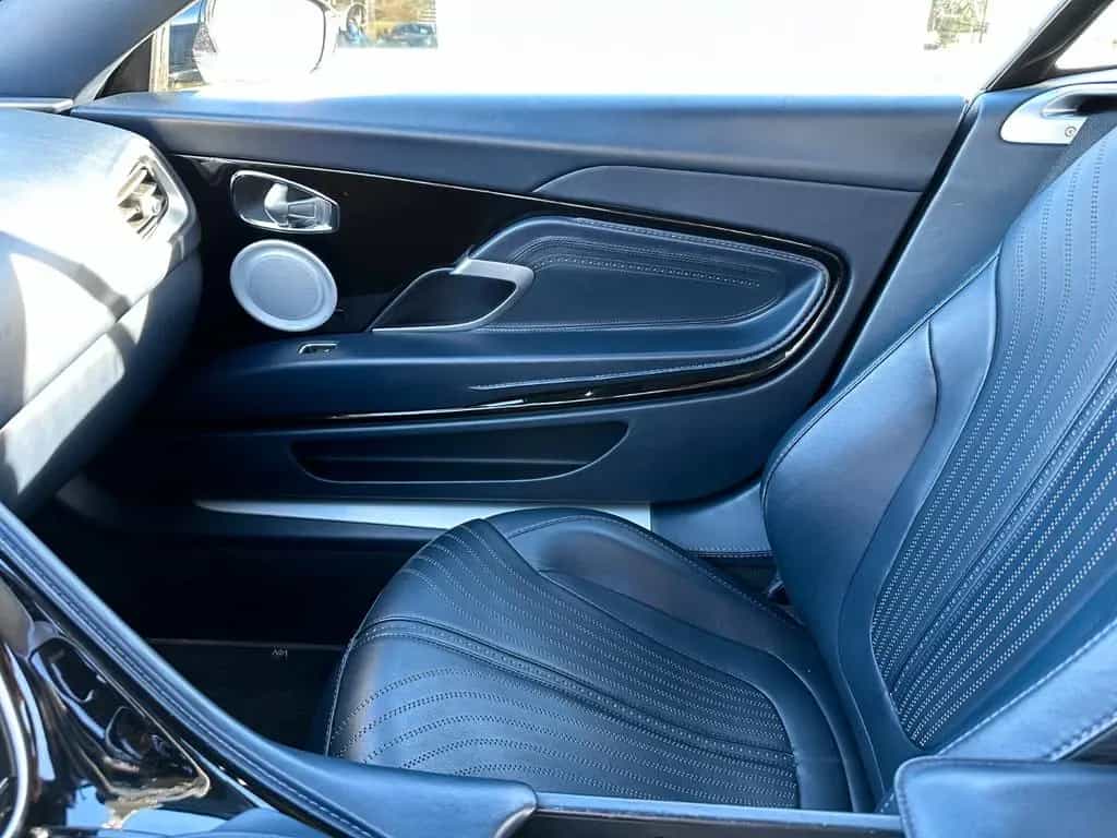 Aston Martin DB11 5.2 V12 AMR 03/2017-photo-22