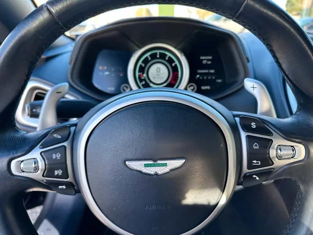 Aston Martin DB11 5.2 V12 AMR 03/2017-photo-6