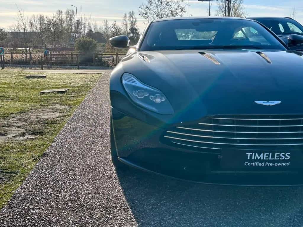 Aston Martin DB11 5.2 V12 AMR 03/2017-photo-8