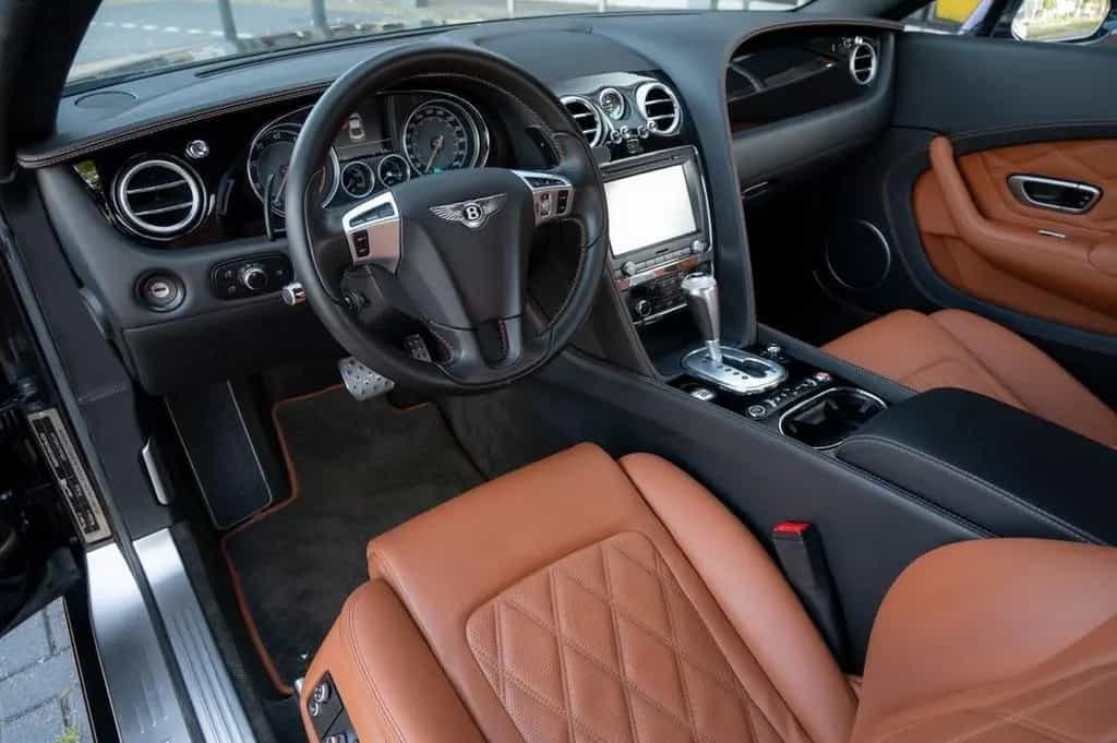 Bentley Continental GT 4.0 V8 Mulliner 11/2012-photo-17