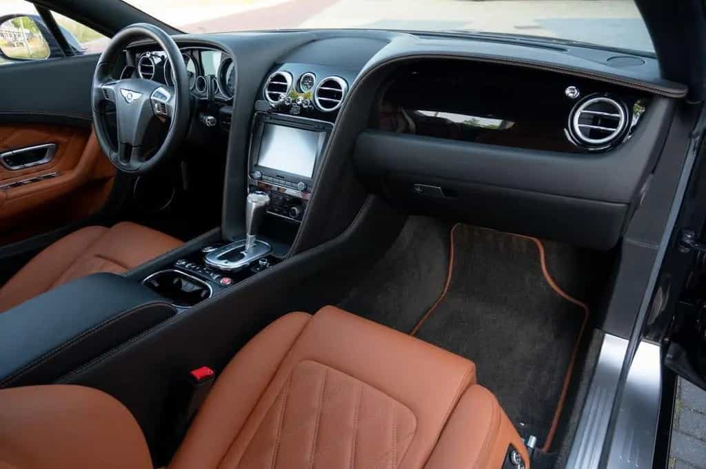 Bentley Continental GT 4.0 V8 Mulliner 11/2012-photo-37
