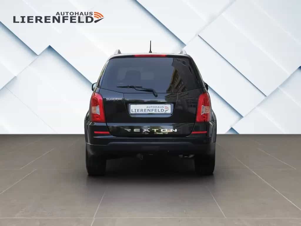 Ssangyong REXTON 2.0 TD Sapphire 4x4 7 Sitze AHK 08/2015-photo-1