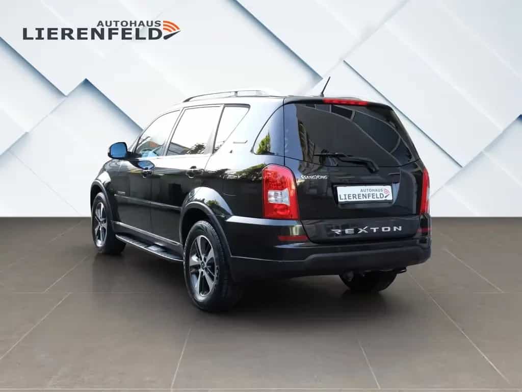 Ssangyong REXTON 2.0 TD Sapphire 4x4 7 Sitze AHK 08/2015-photo-3