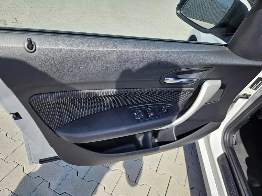 BMW 1 Series 118 i Edition M Sport Shadow Automatik SHZ 2.HD 08/2018-photo-16