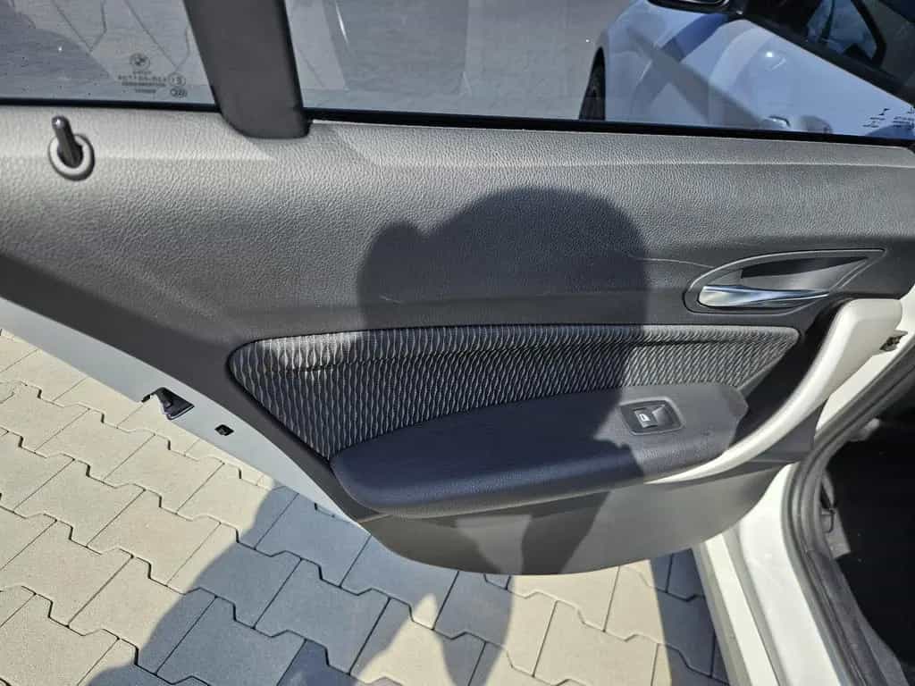 BMW 1 Series 118 i Edition M Sport Shadow Automatik SHZ 2.HD 08/2018-photo-21