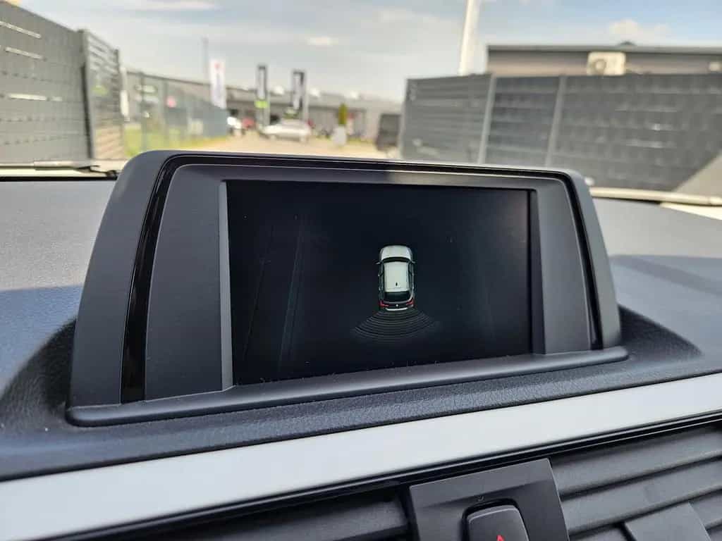 BMW 1 Series 118 i Edition M Sport Shadow Automatik SHZ 2.HD 08/2018-photo-25
