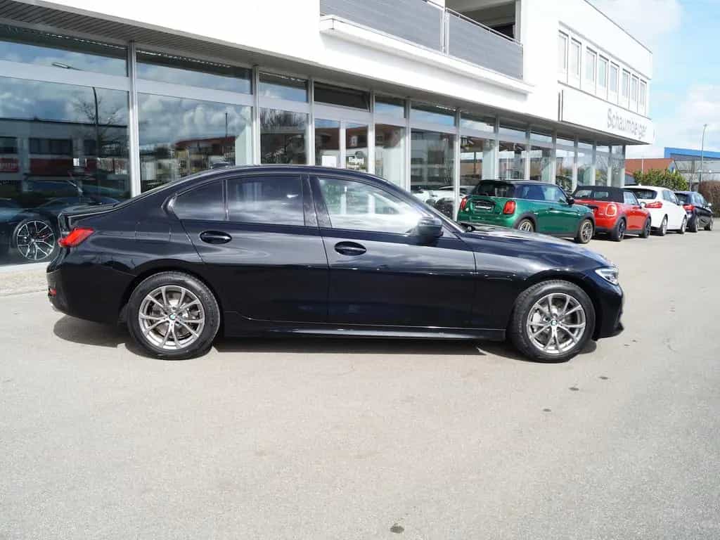 BMW 3 Series 330i A Lim. Sport Line *Navi * LED * ACC * AHK 03/2021-photo-1