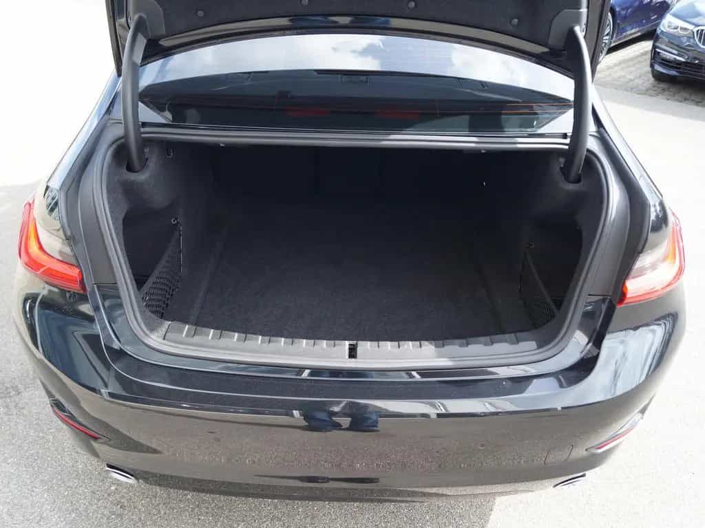 BMW 3 Series 330i A Lim. Sport Line *Navi * LED * ACC * AHK 03/2021-photo-16