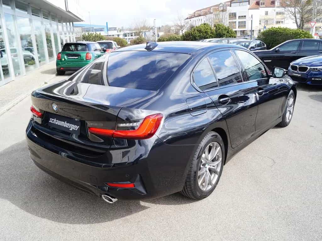 BMW 3 Series 330i A Lim. Sport Line *Navi * LED * ACC * AHK 03/2021-photo-2