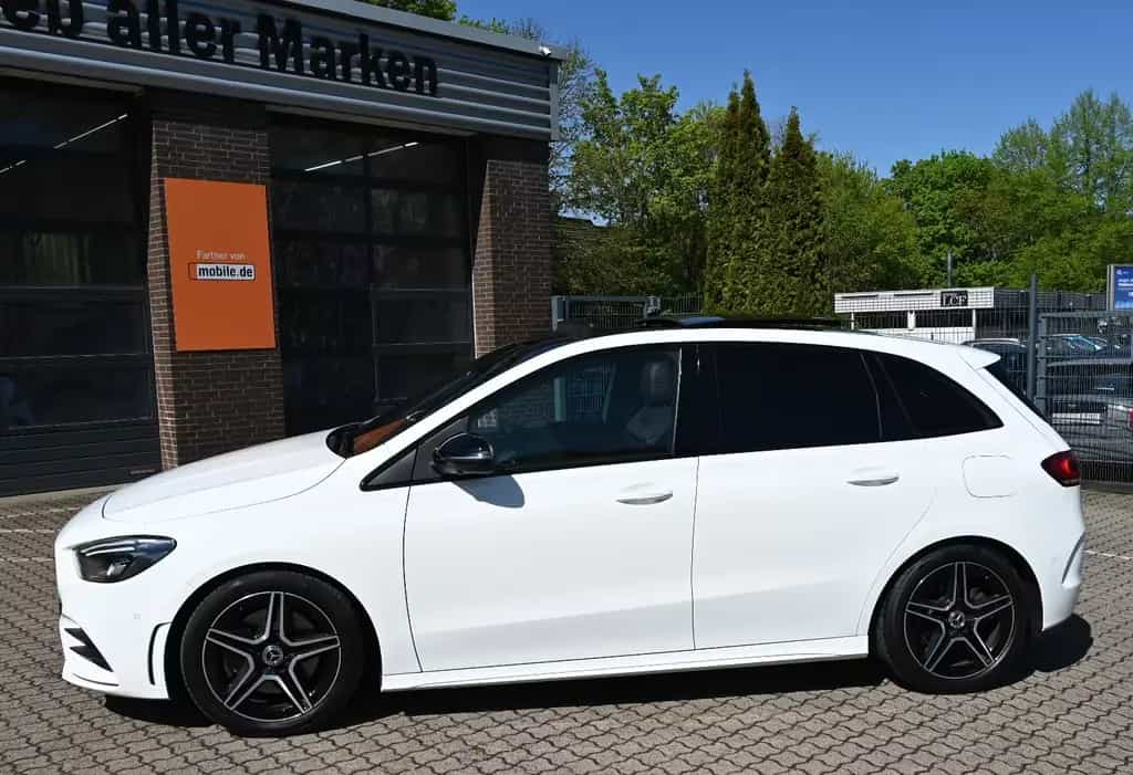 Mercedes-Benz B 220 d AMG Line PANO LEDER AUTOM 360°CAM LED 02/2019-photo-3