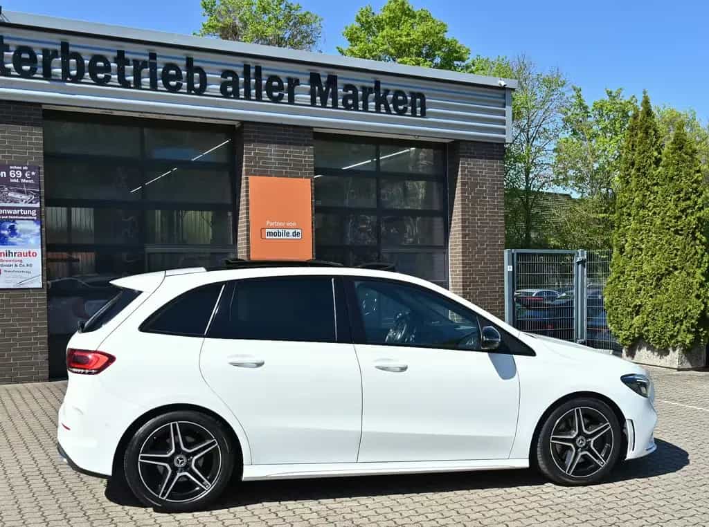 Mercedes-Benz B 220 d AMG Line PANO LEDER AUTOM 360°CAM LED 02/2019-photo-5