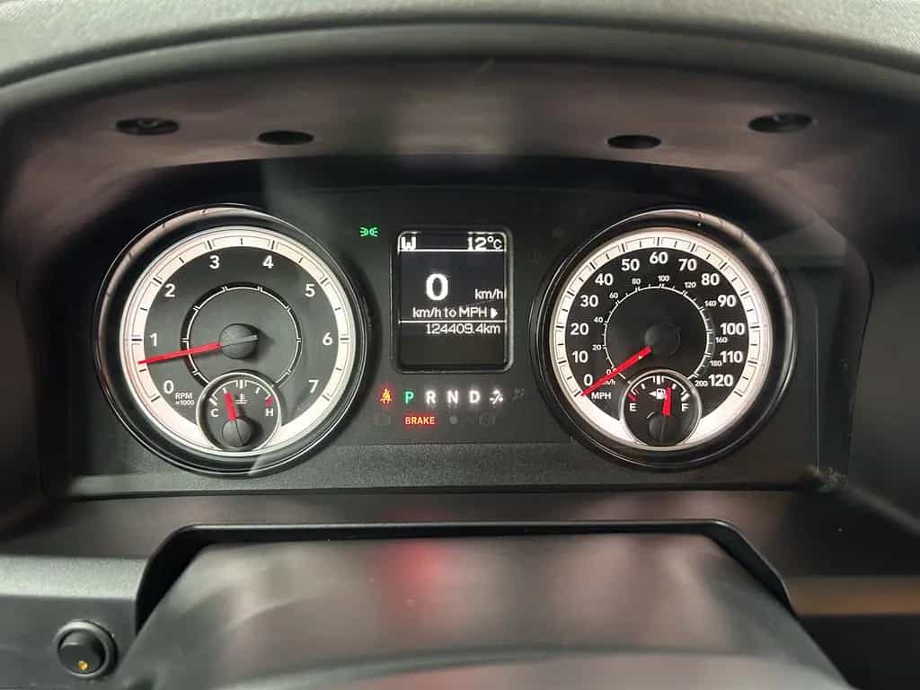 Dodge RAM 1500 CrewCab 5.7L V8 HEMI 6 Sitze+AHK+Kam+BT 07/2017-photo-20