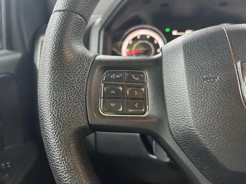 Dodge RAM 1500 CrewCab 5.7L V8 HEMI 6 Sitze+AHK+Kam+BT 07/2017-photo-24