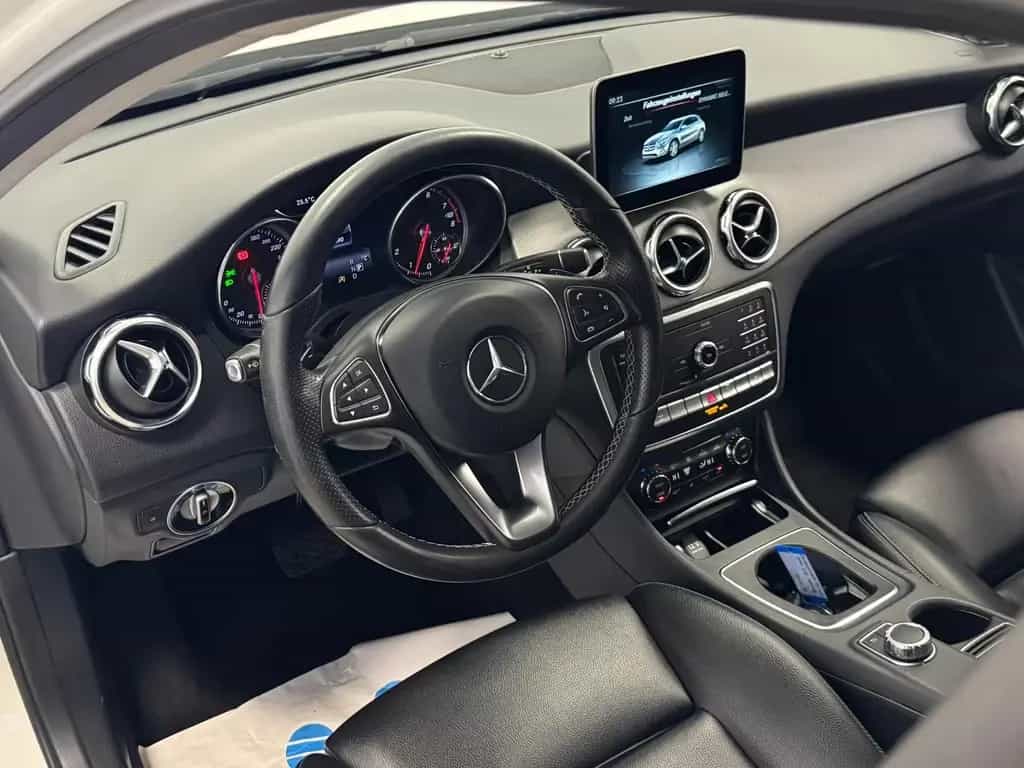 Mercedes-Benz GLA 250 4Matic Urban AHK Leder LED Kamera Navi-a 10/2017-photo-11