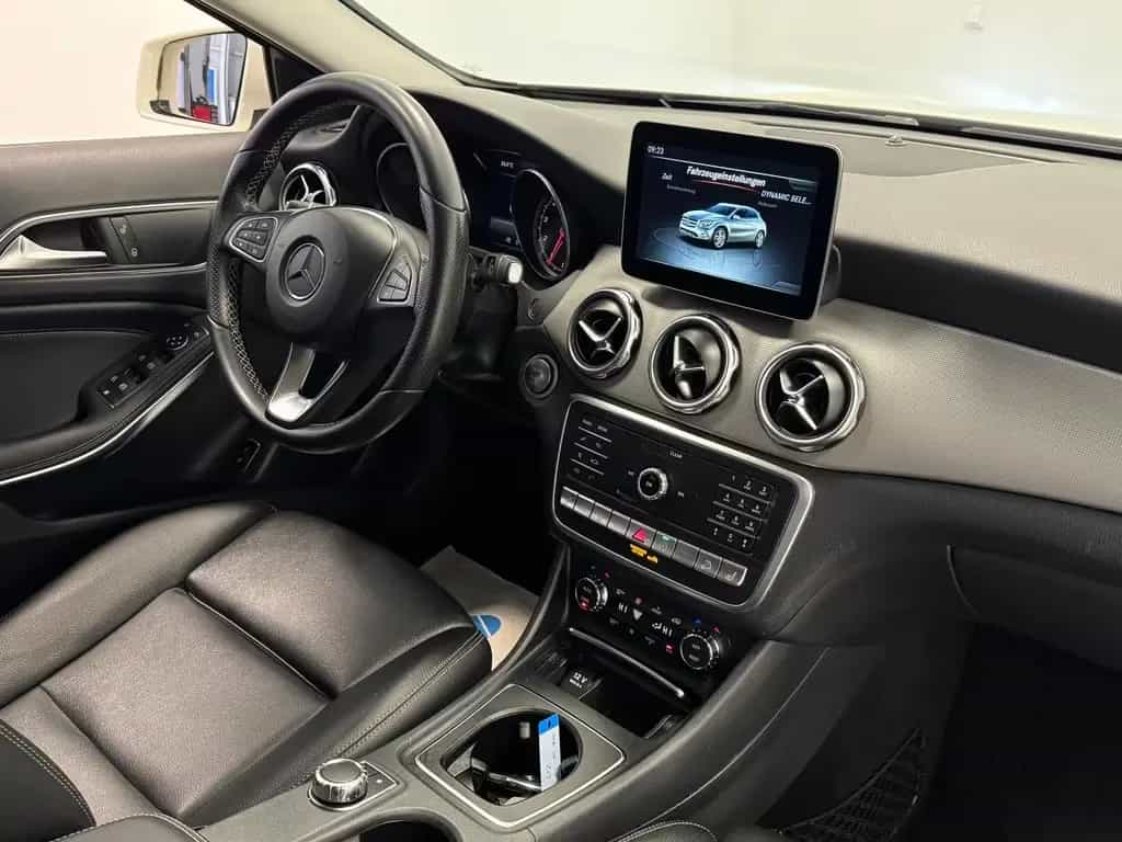Mercedes-Benz GLA 250 4Matic Urban AHK Leder LED Kamera Navi-a 10/2017-photo-12