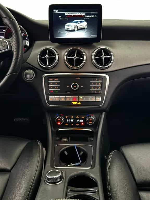Mercedes-Benz GLA 250 4Matic Urban AHK Leder LED Kamera Navi-a 10/2017-photo-16