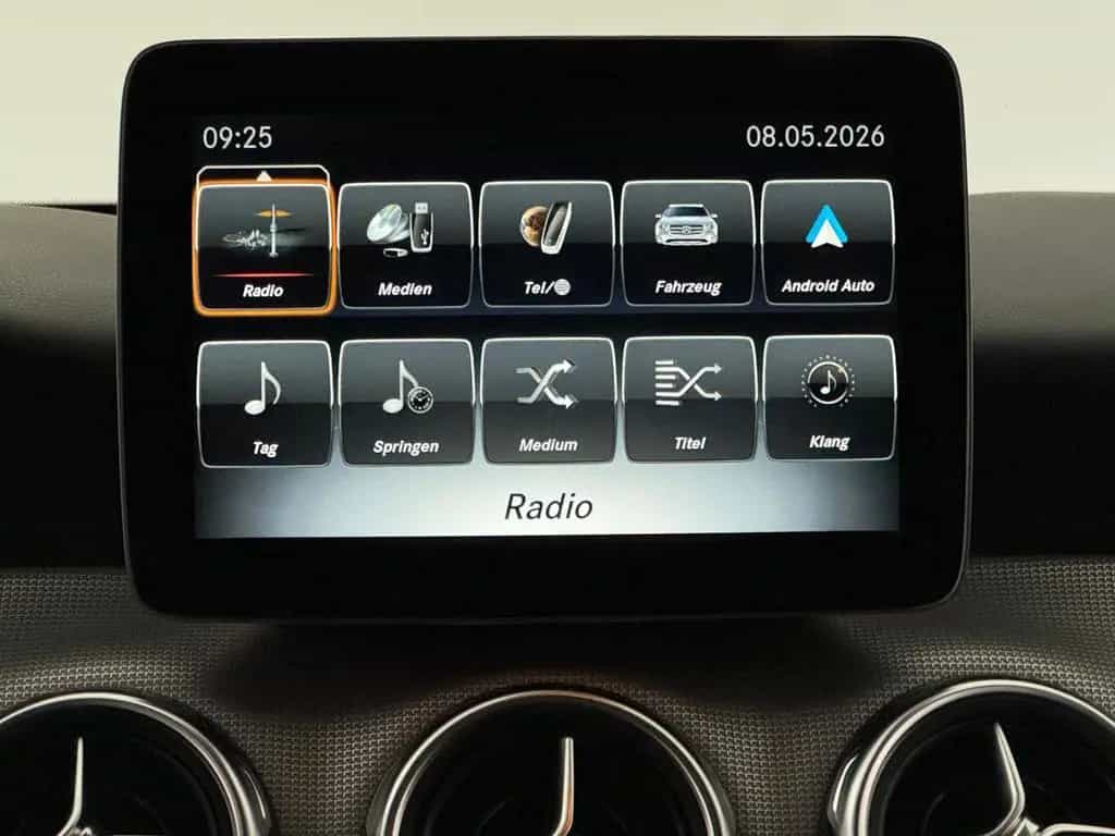 Mercedes-Benz GLA 250 4Matic Urban AHK Leder LED Kamera Navi-a 10/2017-photo-19
