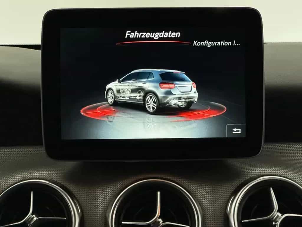 Mercedes-Benz GLA 250 4Matic Urban AHK Leder LED Kamera Navi-a 10/2017-photo-21