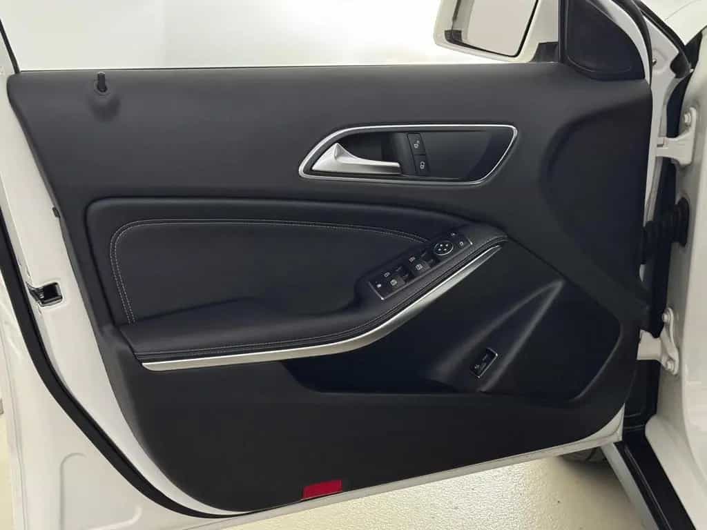 Mercedes-Benz GLA 250 4Matic Urban AHK Leder LED Kamera Navi-a 10/2017-photo-29
