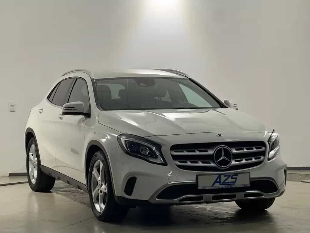 Mercedes-Benz GLA 250 4Matic Urban AHK Leder LED Kamera Navi-a 10/2017-photo-3