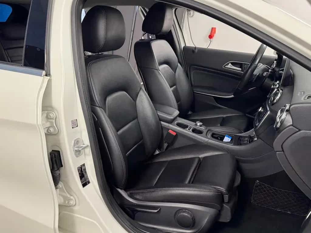 Mercedes-Benz GLA 250 4Matic Urban AHK Leder LED Kamera Navi-a 10/2017-photo-9