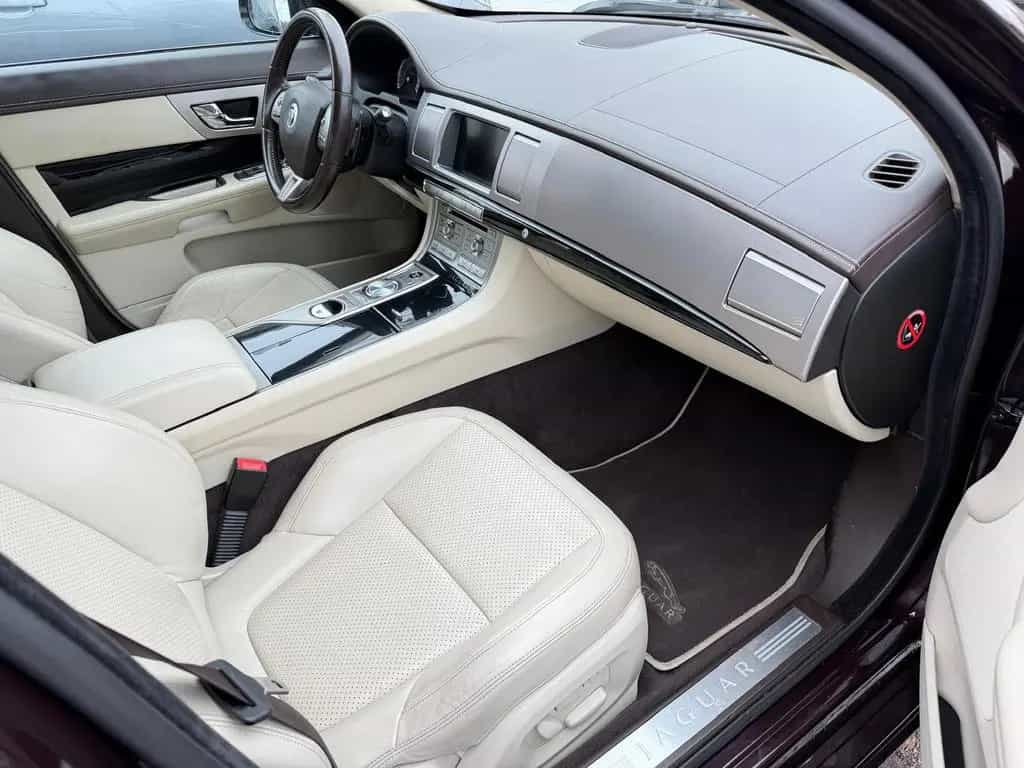 Jaguar XF 3.0 V6 Diesel Grace + Navi + Klima + Kamera 01/2011-photo-17