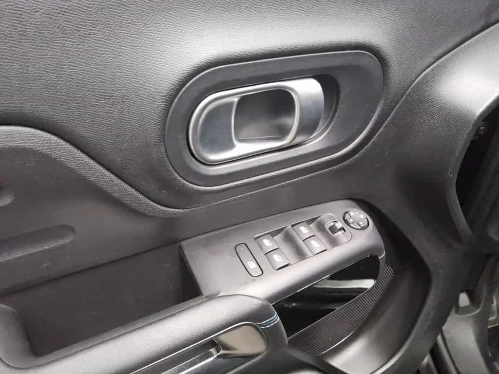 Citroën C5 Aircross 1.2 PureTech Shine Navi LED Kamera 10/2023-photo-8