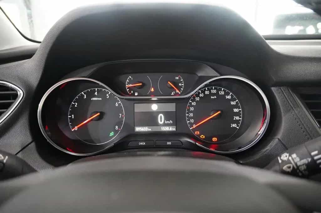 Opel Grandland (X) 1.2T INNOV. NAVI/LED/KAMERA/PANO. 02/2019-photo-17
