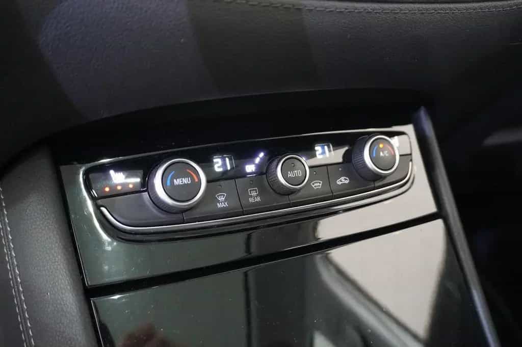 Opel Grandland (X) 1.2T INNOV. NAVI/LED/KAMERA/PANO. 02/2019-photo-28