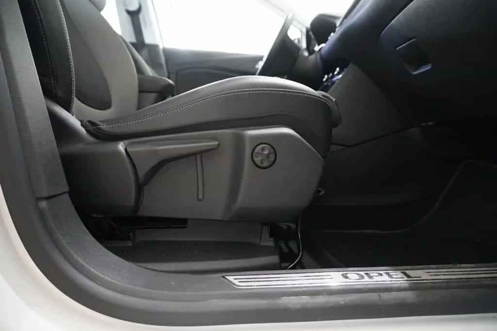 Opel Grandland (X) 1.2T INNOV. NAVI/LED/KAMERA/PANO. 02/2019-photo-42