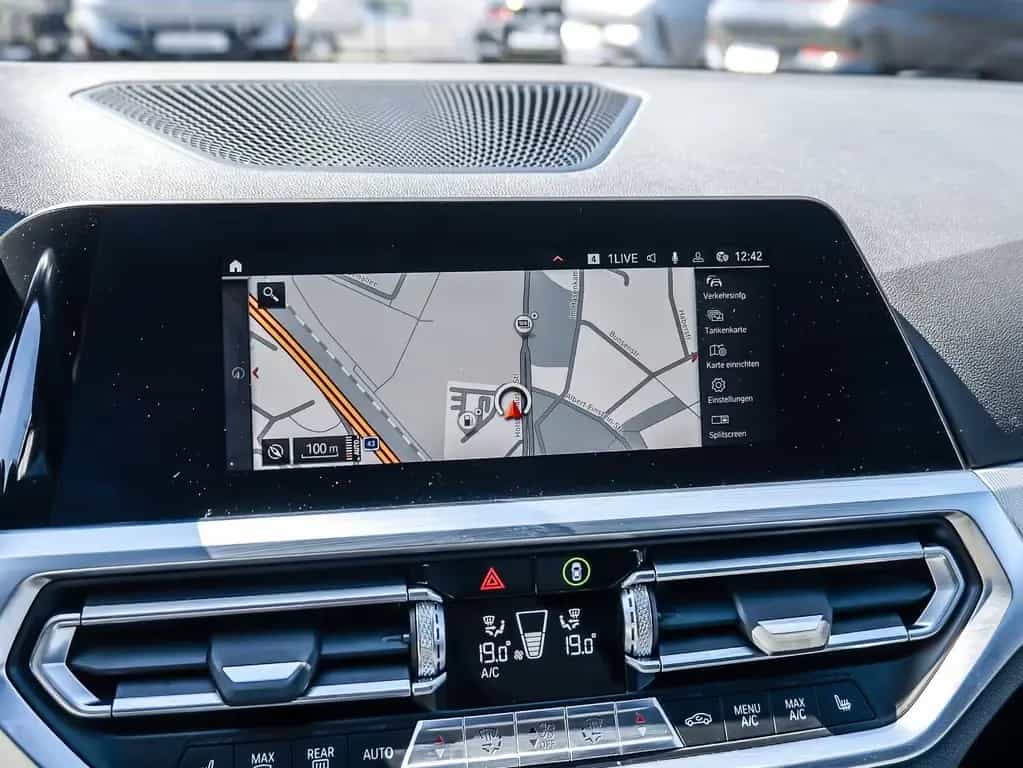BMW 320 i Touring M Sport LC+ Navi RFK HiFi DAB 10/2020-photo-11
