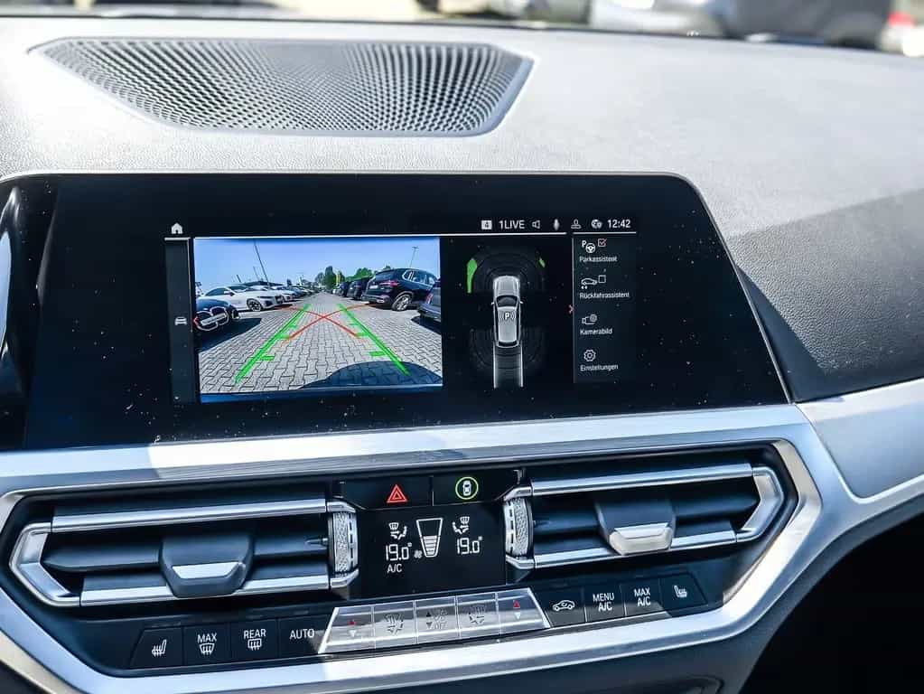 BMW 320 i Touring M Sport LC+ Navi RFK HiFi DAB 10/2020-photo-12