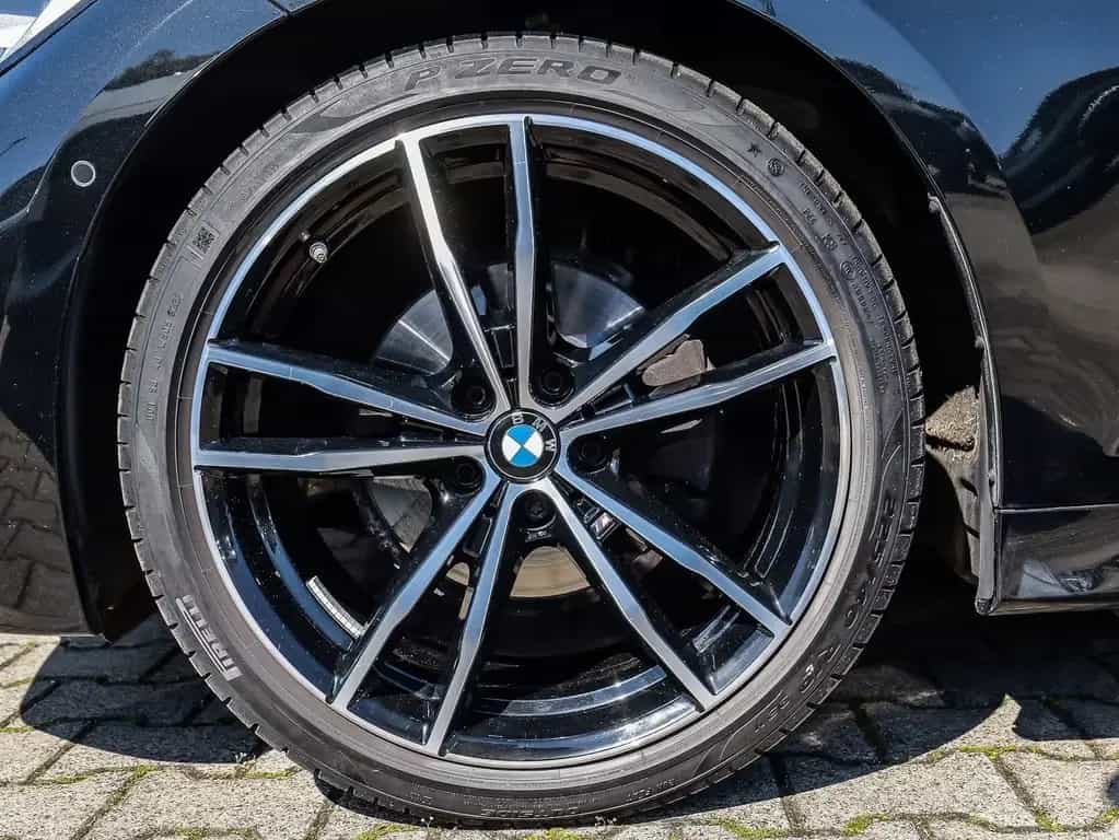 BMW 320 i Touring M Sport LC+ Navi RFK HiFi DAB 10/2020-photo-3