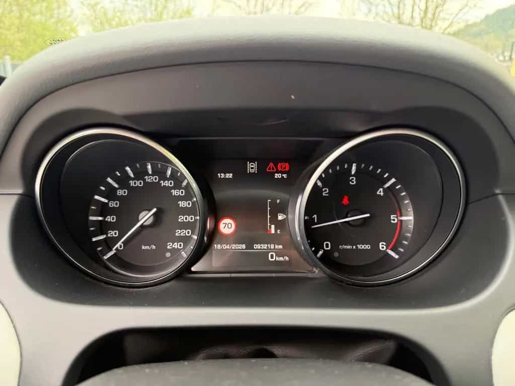 Land Rover Discovery Sport 2.0 TD4 HSE-1.Hand-Kamera 01/2016-photo-11