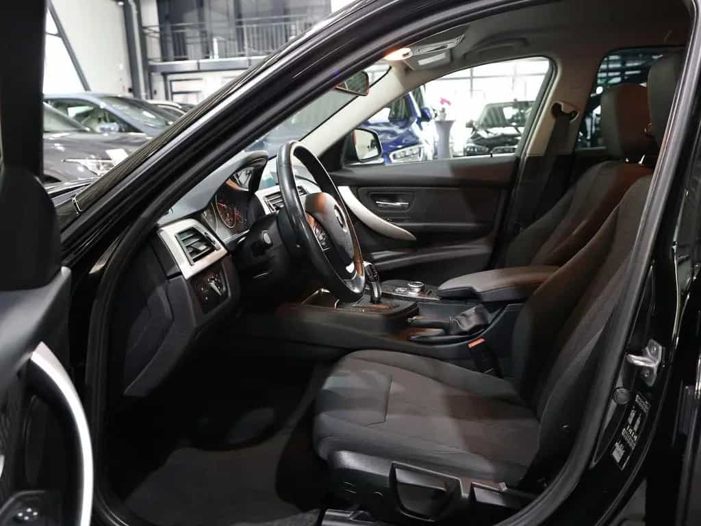 BMW 3 Series 318i Touring Advantage BUSINESS / LED / NAVI+ 04/2019-photo-8