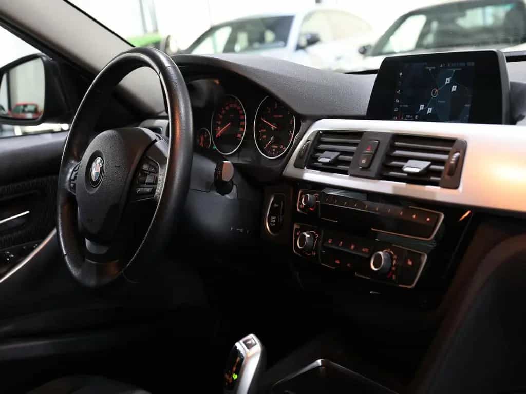 BMW 3 Series 318i Touring Advantage BUSINESS / LED / NAVI+ 04/2019-photo-16